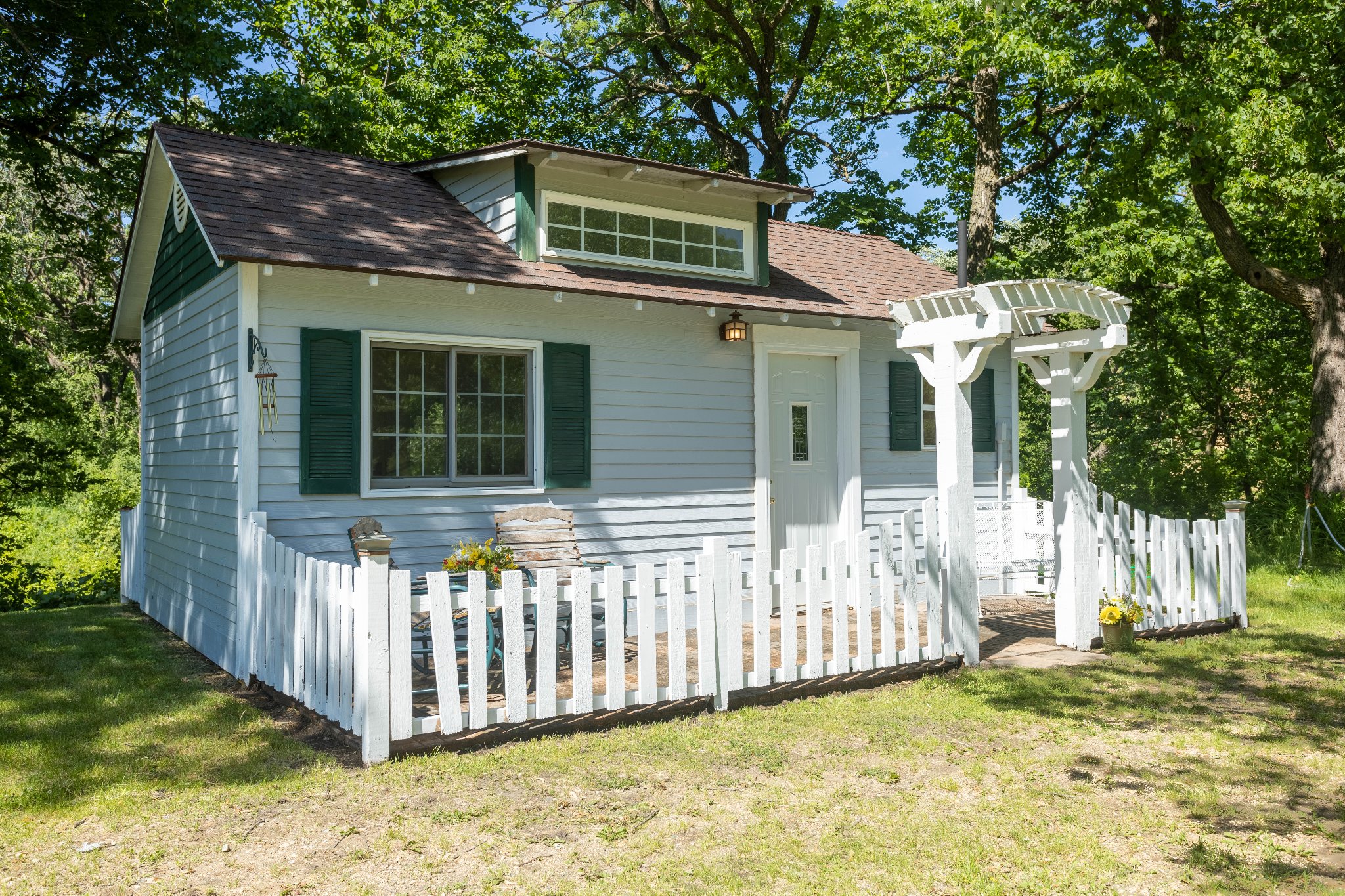 Betty Helen's Cabin exterior